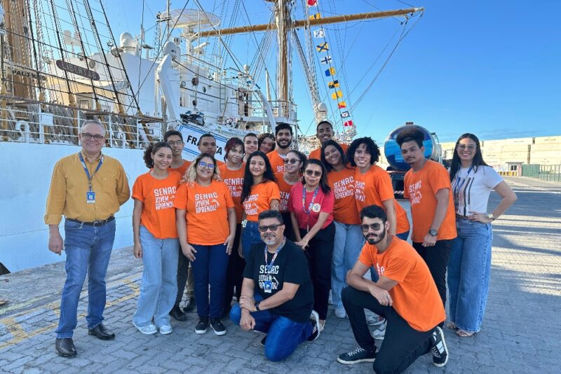 Alunos de TI do Senac Centro visitam Navio-Escola da Marinha Argentina
